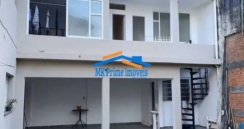 Casa de 380m² com 5 Quartos (4 suítes) e 2 Vagas Cobertas - Cotia.