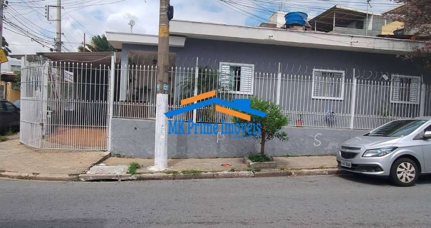 Casa Térrea com 3 Dormitórios, Churrasqueira e Amplo Terreno de 250m².