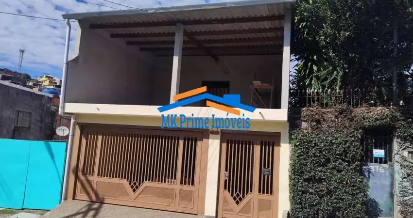 2 Casas Térreas + Andar Superior – Ótima Área de Lazer e Vagas Cobertas.