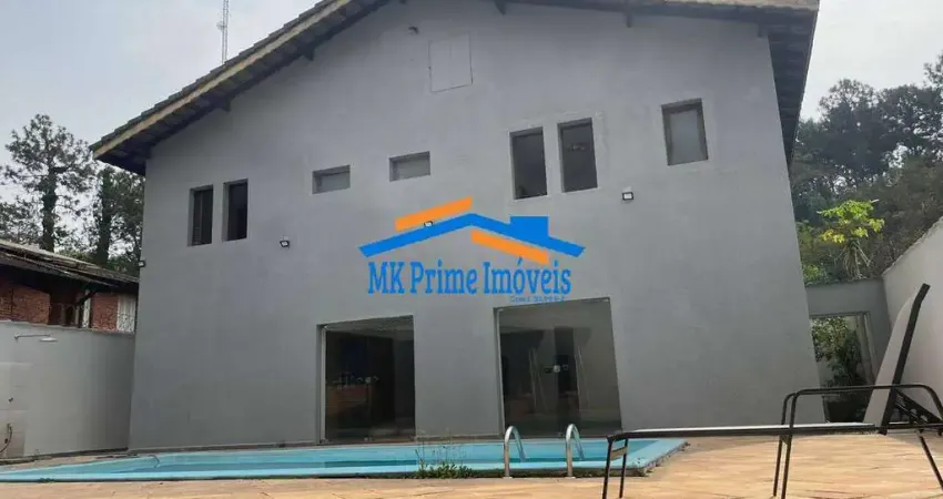Encantadora Casa no Cond. Gramado com 3 Suítes - Cotia/SP.