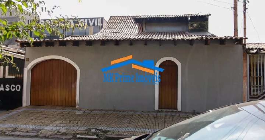 Excelente Sobrado com 3 Dormitórios sendo 1 Suíte e 4 Vagas de Varagem.