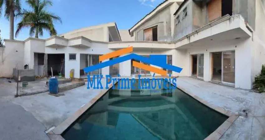 Casa à Venda 350m² com 4 Quartos e 6 banheiros Alphaville, Barueri - SP