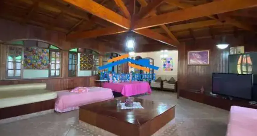 Chácara à venda com 05 quartos, sendo 01 suíte- itapecerica da serra.