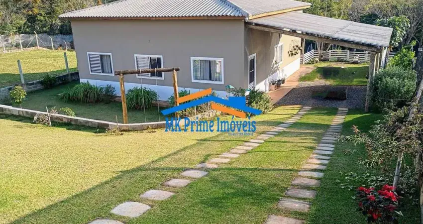 Chácara à Venda com 3 Quartos e Estrutura de Clube.