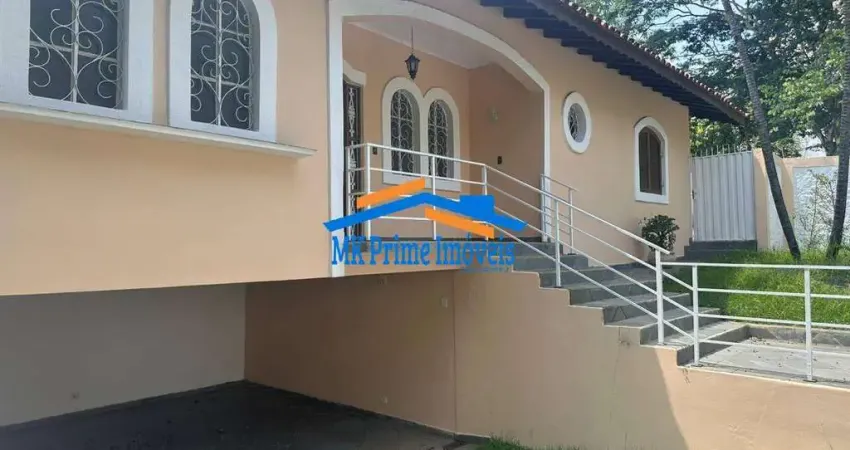 Casa térrea com 3 dormitórios sendo 1 suíte - piscina - quintal