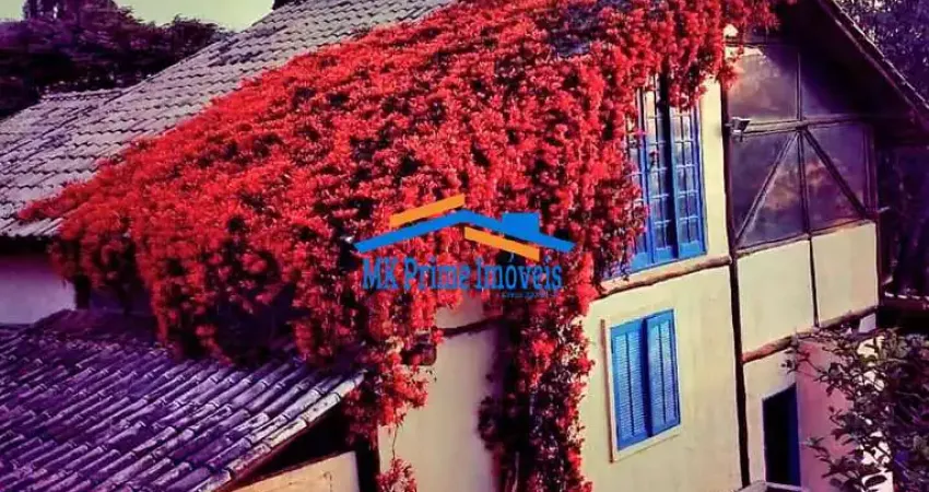 Casa rústica encantadora – 3 suítes, mezaninos, piscina e ateliê