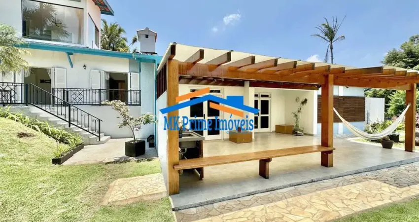 Cond petit village - 1.605 m² terreno, 4 dorm/1ste + escritório e gourmet!