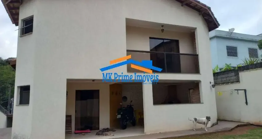 Sobrado 230m² com 3 dorm. sendo 1 suíte em Cotia.