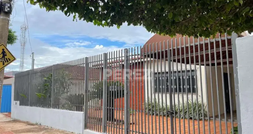 Casa Térrea no Bairro Centro - Terreno Amplo de 600m²