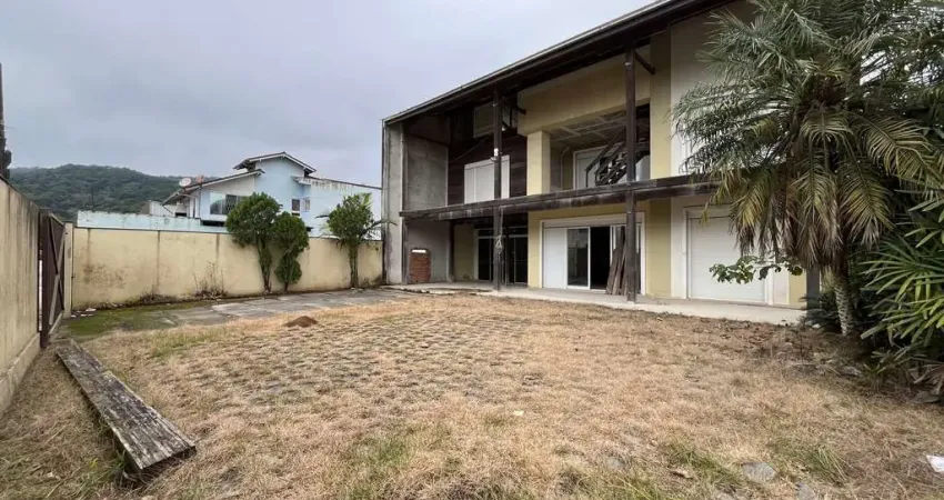 Casa à venda na Rua Balduíno Brumuller, 61, Itinga, Joinville