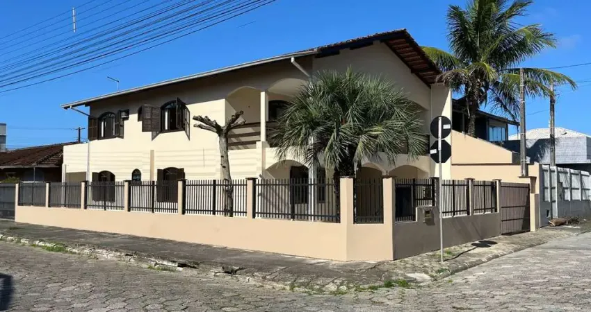 Casa com 6 quartos para alugar na Rua Rio Branco, 984, Balneário Enseada, São Francisco do Sul