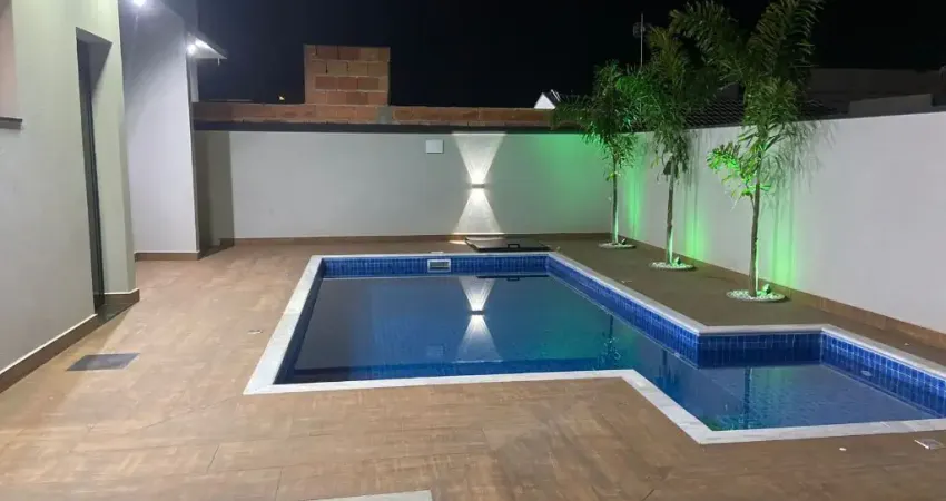 Linda Casa Térrea de 202m2, e Terreno 420m2, em Condomínio Fechado Solares Resort em Boituva- SP.