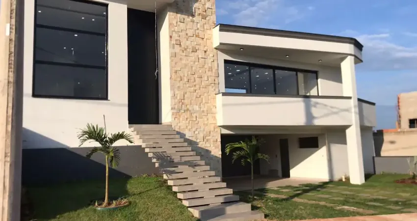 Linda Casa Térrea  em Condomínio Fechado, de  230m2, de área Construída, e Terreno de  379m2,  com Muito Verde no  Condomínio Jardim Europa  em Boituva - SP.