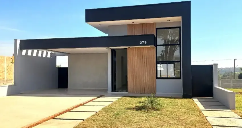 Linda Casa Térrea em Condomínio Fechado Solares Resort com 198m2  de Área Construída e Terreno de 420m2,  em  Boituva - SP.