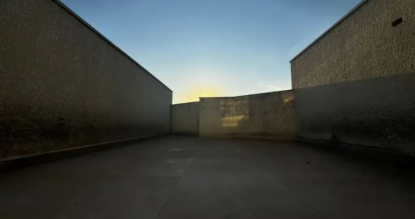 Linda Cobertura para á venda com 100m² com 02 Dormitórios Sendo 01 suíte, no Bairro Vila Scarpelli - Santo André - SP.