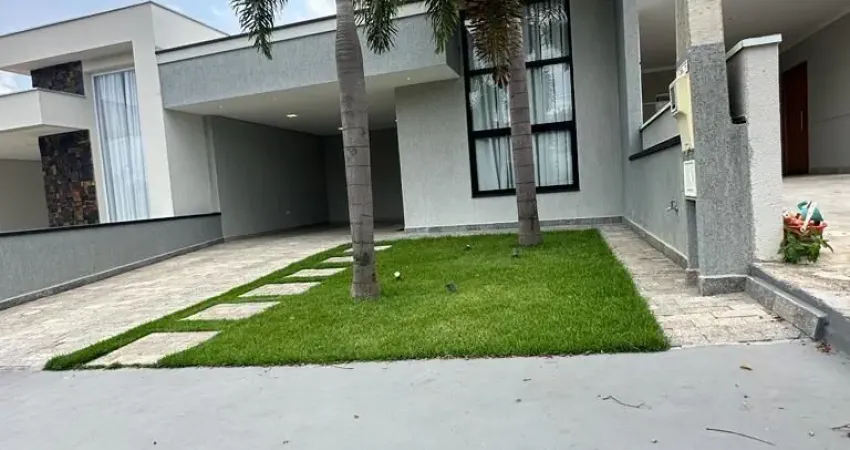 Linda Casa Terrea de 150m² de Área Construída,  e Terreno de 250m2, à venda no excelente Condomínio Villa dos Ingleses - Sorocaba - SP