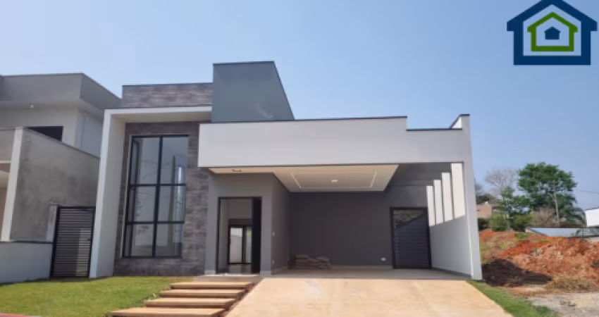 Linda Casa Térrea de 210m², de Área Construída, e Terreno de 420m², com Muito Verde no Condomínio Condomínio Solares  Resort em Boituva - SP.