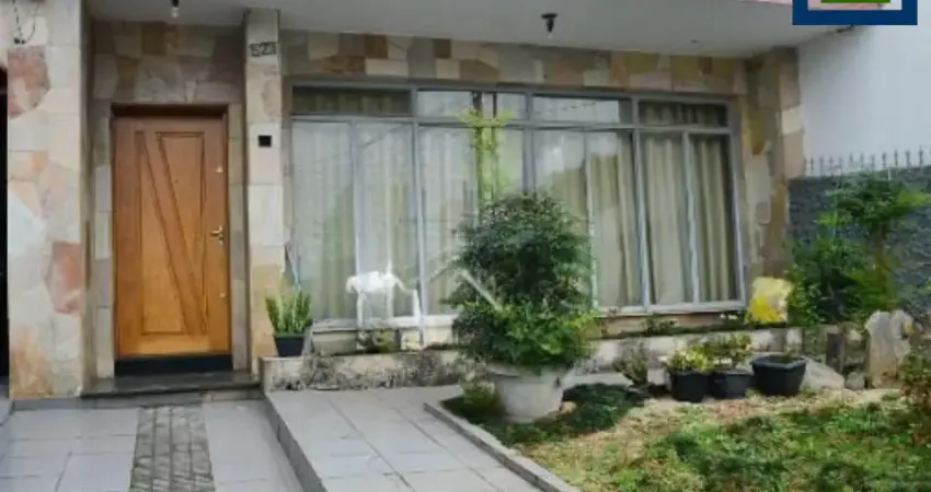 Linda Casa Térrea  de 250m2, de Área Construída, e Terreno de 400m2, com 04 dormitórios,  no  Bairro Santa Maria  - Santo André - SP