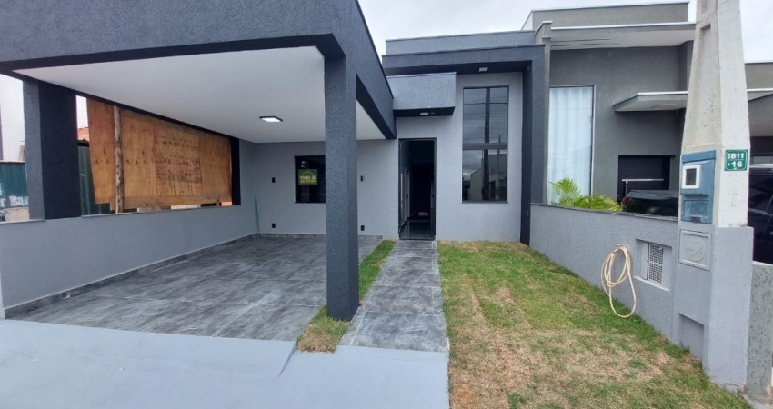 Linda Casa Térrea de 110m² de Área Construída e Terreno de 150m², à venda no excelente Condomínio Fechado Horto Florestal Villagio em Sorocaba - SP.