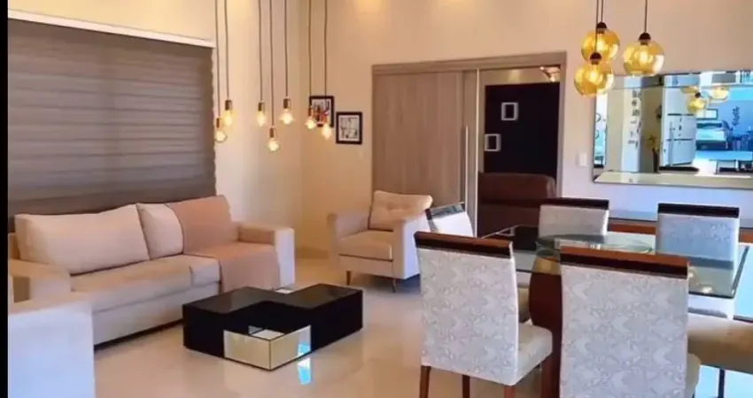 Linda Casa Térrea de 285m² de Área Construída e Terreno de 488m², à venda no excelente Condomínio Fechado Lago da Serra em Araçoiaba de Serra - SP.