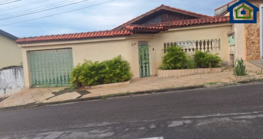 Casa Térrea Antiga para Reforma, já com o Projeto Aprovado, à Venda com 300m² de Área Construída e Terreno de 250m2, no Parque dos Pássaros, em São Bernardo do Campo - SP