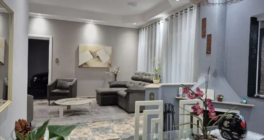 Linda Casa Térrea à Venda com Terreno 12x25 = 300m² sendo 264m² de Área Construída, no Parque dos Pássaros, em São Bernardo do Campo - SP.