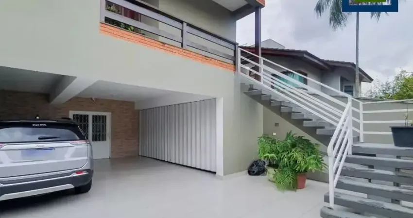 Lindo Sobrado à Venda com Terreno 12x25 = 300m² sendo 327m² de Área Construída, no Parque dos Pássaros, em São Bernardo do Campo - SP.