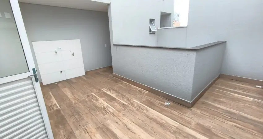 Linda cobertura triplex à venda de 135m² de área construída, no bairro santa terezinha em santo andré - sp.