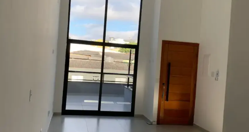 Linda Casa Assobradada à venda com 97m² de Área Construída, no bairro Vila Camilópolis - Santo André - SP.