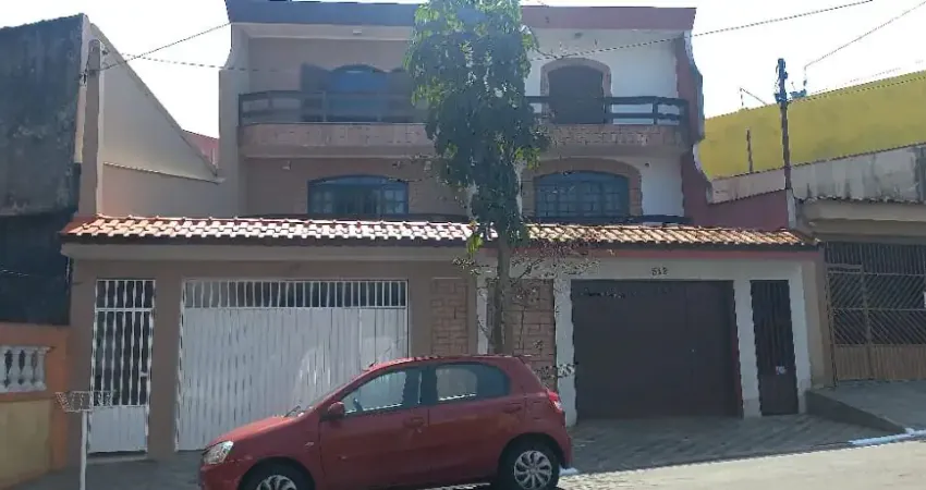 Sobrado com 3 Quartos e 5 banheiros à Venda, 260 m² por R$ 985.000