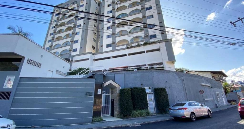 Apartamento com 3 quartos para alugar na Rua São José, 345, Centro, Blumenau