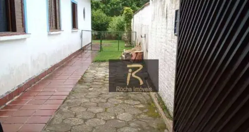 Casa a 450 metros da praia por R$ 430.000 - Estância Bal. Belmira Novaes - Peruíbe/SP