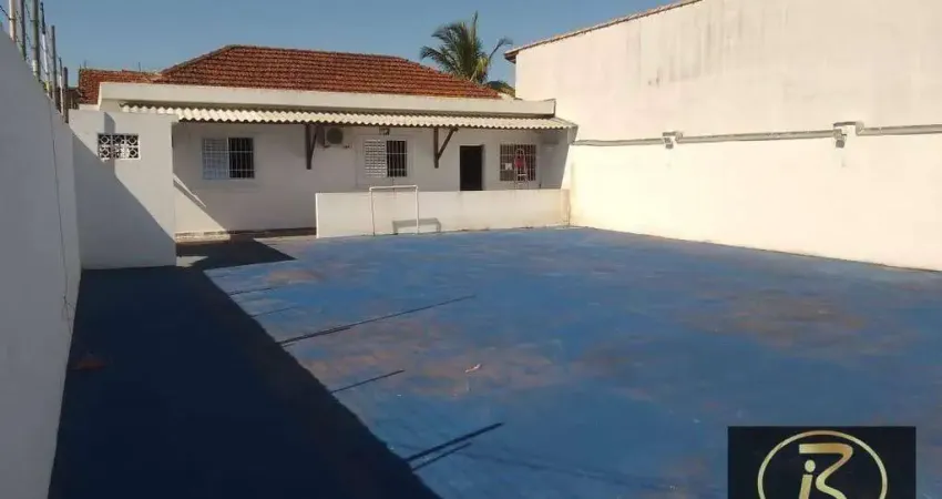 Casa dos sonhos! Espaçosa e perfeita para sua família!  Apresentamos esta incrível residência com 5 quartos, sendo 2 suítes, ideal para quem busca con