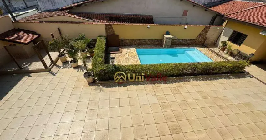 Casa com 4 dormitórios à venda, 349 m² por R$ 820.000,00 - Parque São Cristóvão - Taubaté/SP