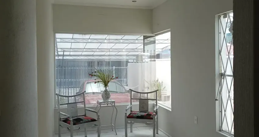 Sala tipo comercial, local calmo, seguro, térreo de fácil estacionamento.