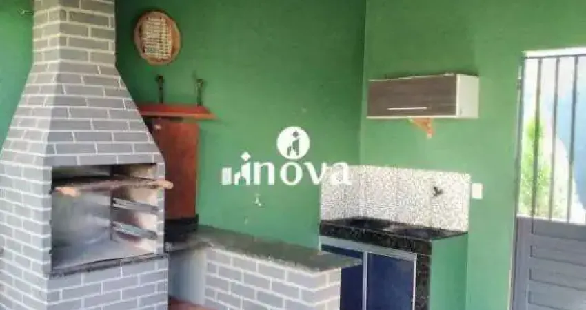 Casa à venda, 2 quartos, 3 vagas, Elza Amui I - Uberaba/MG