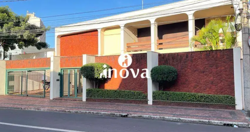 Casa à venda, 4 quartos, 2 suítes, 6 vagas, Centro - Uberaba/MG