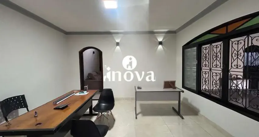 Casa com 3 quartos à venda no São Benedito, Uberaba 