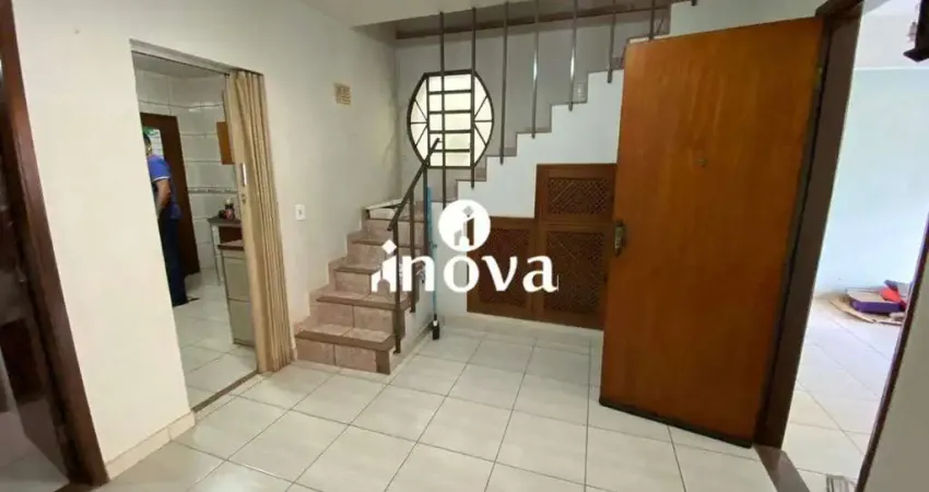 Casa com 3 quartos à venda no São Benedito, Uberaba 