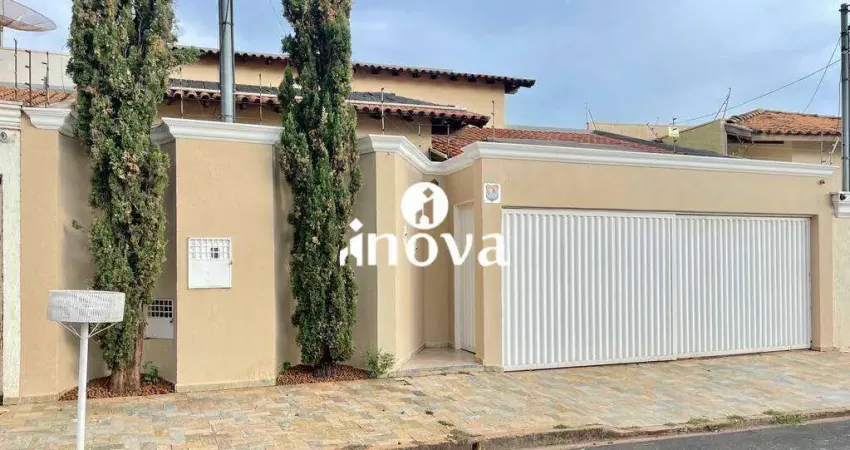 Casa com 3 quartos à venda na Cidade Jardim, Uberaba 