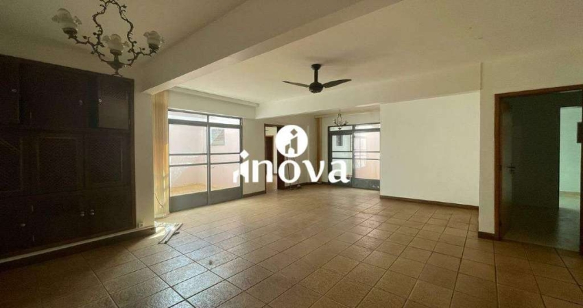 Apartamento com 4 quartos para alugar no Mercês, Uberaba 