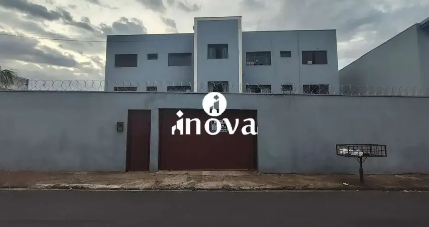 Apartamento com 3 quartos para alugar na Vila Alvorada, Uberaba 