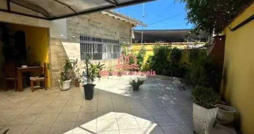 Casa com 3 quartos à Venda em Aviação, ótima localização na Praia Grande - SP