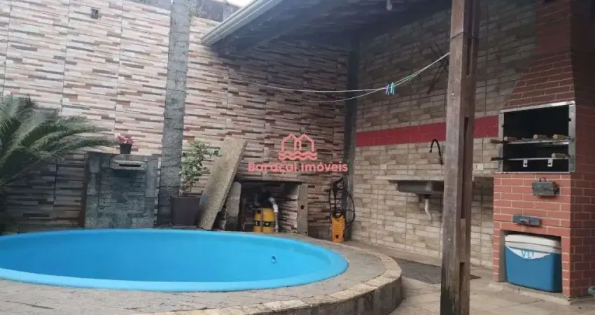 Casa à Venda em Quietude, Praia Grande - SP