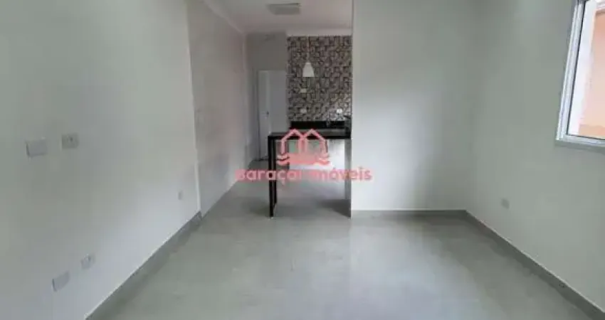 Casa 2 quartos sobreposta alta em Condomínio Residencial