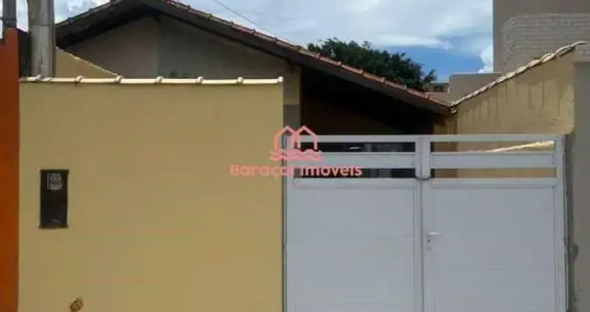 Casa térrea 2 quartos, 1 suíte garagem.3 carros  maracanã praia grande