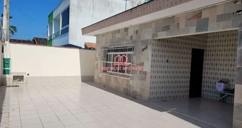 Casa térrea 3 quartos, com 1 suíte, edícula,4 vagas, bairro vilamar , lado praia