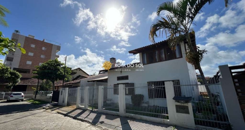 Casa mobiliada de 4 quartos à venda Praia de Bombinhas SC