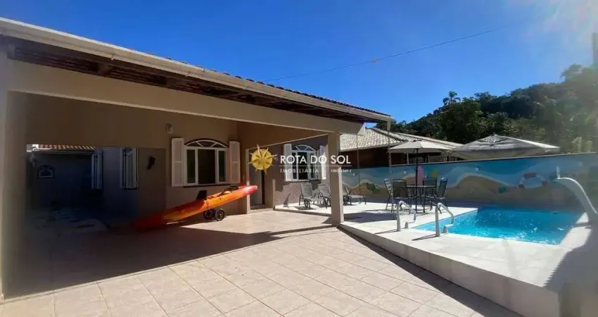 Casa com piscina 3 quartos à venda praia canto grande bombinhas sc