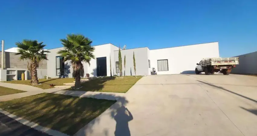 Linda Casa a venda no Condomínio Solar Do Bosque